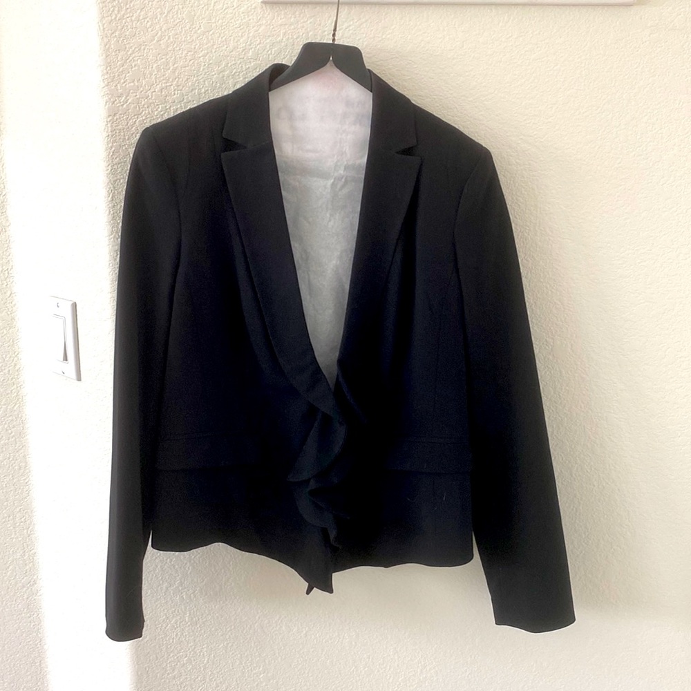 Anne Klein womens lined jacket with ruffle and zipper. Perfect condition